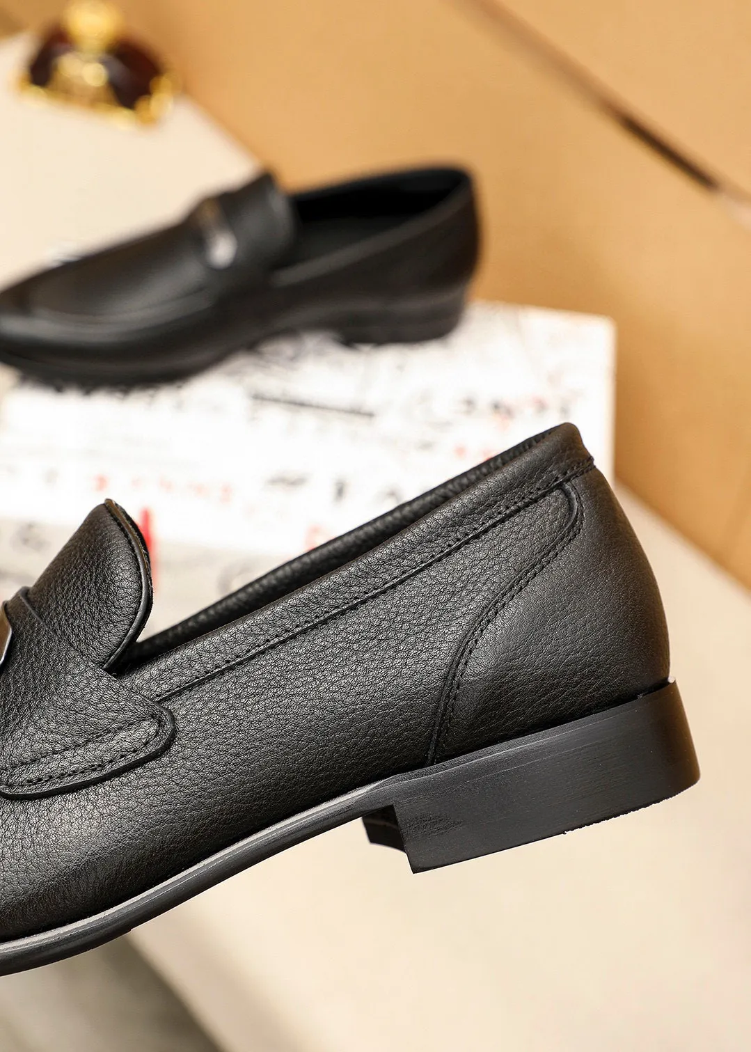 Men's clothing and shoes 💰460 💐DG top quality🔍🔍Men's new leather shoes🚹Sold simultaneously at counters⚠The uppers are imported open-edge beaded cowhide leather uppers from Italy, fully imported cowhide leather lining + classic hardware buckles, completely 1⃣️to 1⃣️reproduction🇮🇹💪💪, ⚠ Sole: The original sole is specially provided by the original factory. The exclusive movable molded sole is super comfortable. ⚠The original factory follows the order, 🔍🔍high quality, you can enter and exit the counter at will, welcome to compare⚠Size: 38-44 (45.46🉑️Customized)